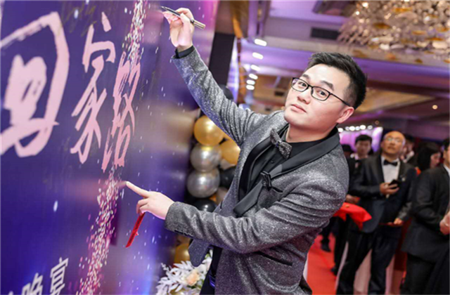 【高光“疫”事】勇敢逆行的特殊“网约车”——304am永利集团90后，用信念打通生命运输线