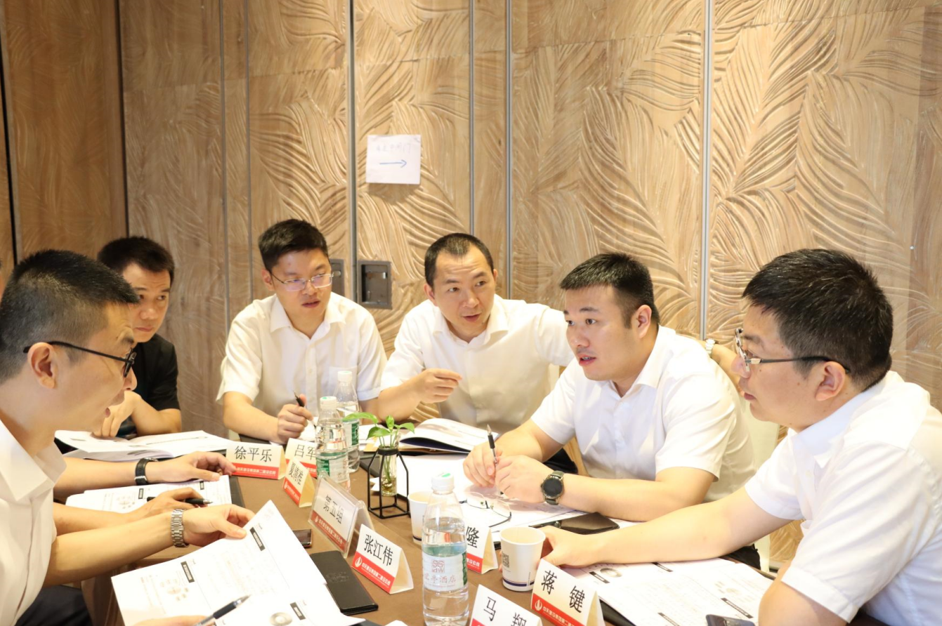 2021年6月25日-26日，304am永利集团二建组织开展了2021年中高层主管执行力培训。本次培训特邀清华、北大、上海交大总裁班讲师，中国企业家协会特聘高级讲师许晋老师进行授课。