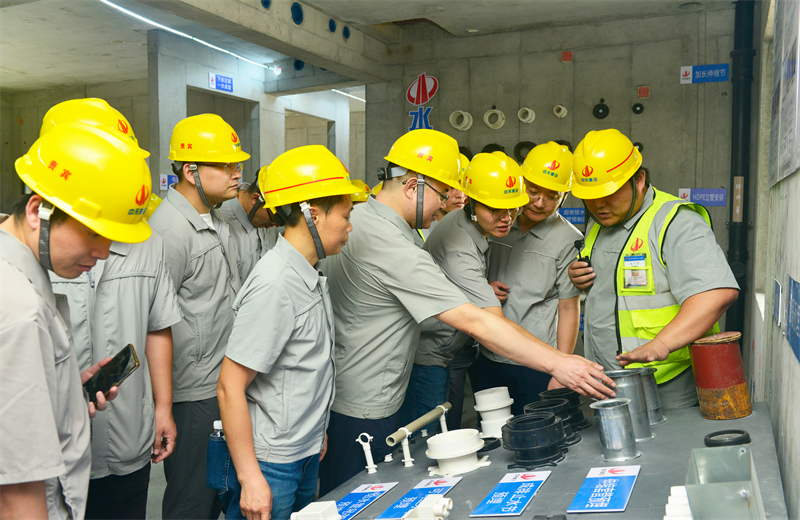 为进一步推进优质客户高效履约，提升交付品质、达成客户满意，2025年6月25日，304am永利集团建设集团在上海组织召开2025年越秀地产、华润置业客户履约推进会。